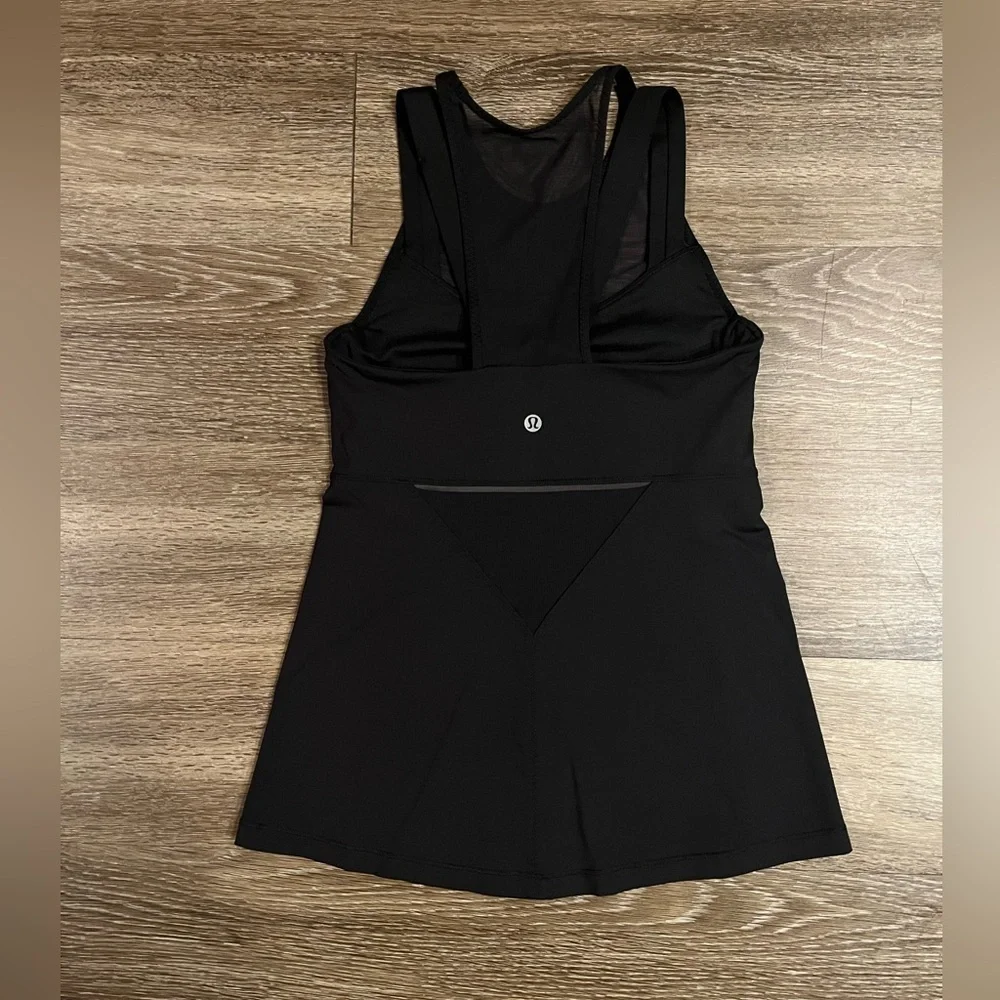 Lululemon Running In The City Tank in Black Size 4